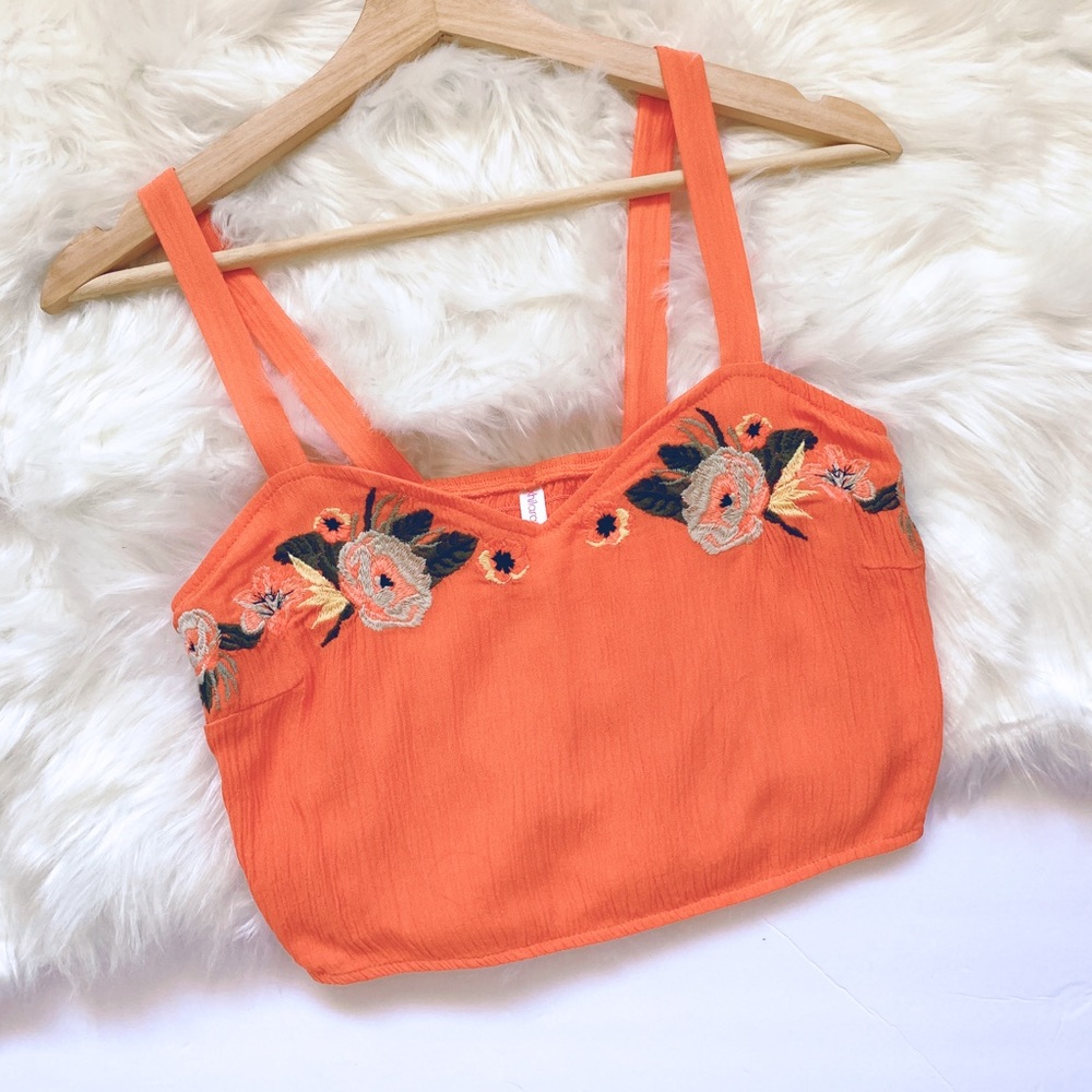 NWT Xhilaration Embroidered Crop Top size XS